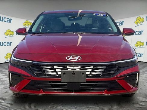 Certified 2025 Hyundai Elantra Limited FWD image 2