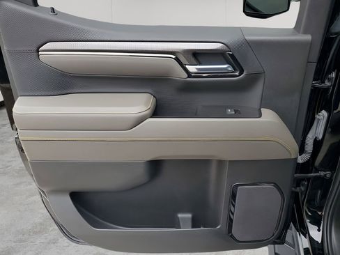 Used 2023 Chevrolet Silverado 1500 ZR2 w/ Technology Package image 18