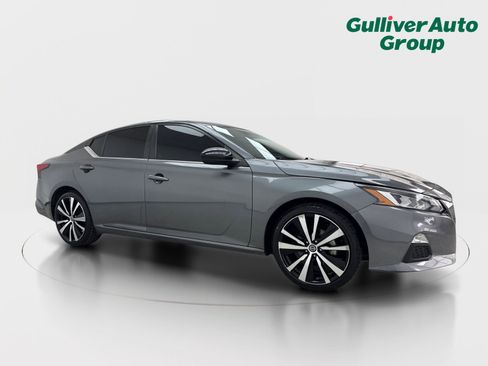 Used 2022 Nissan Altima 2.5 SR FWD image 12