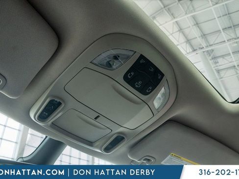 Used 2023 Chrysler Pacifica Limited image 12