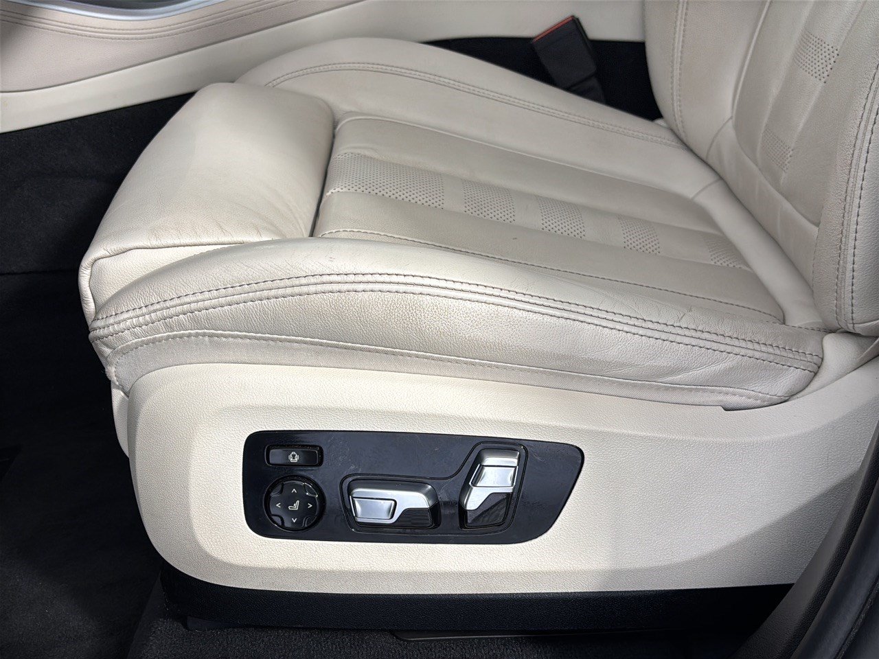 Used 2021 BMW X5 sDrive40i w/ Executive Package 2 RWD image 16