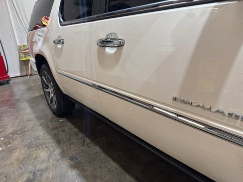 Used 2010 Cadillac Escalade ESV Premium AWD/4WD image 31