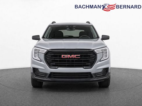 Used 2023 GMC Terrain SLE w/ Elevation Edition AWD/4WD image 2
