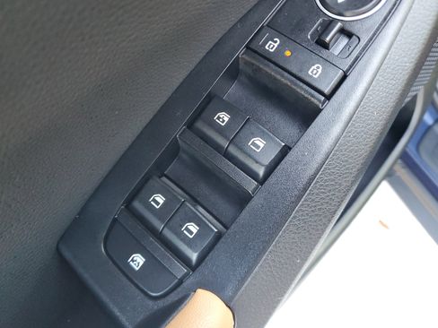 Certified 2025 Kia Seltos EX w/ EX Sunroof Package image 18