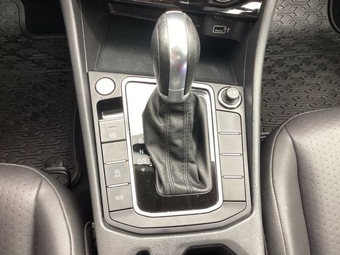 Used 2019 Volkswagen Jetta SE w/ Cold Weather Package FWD image 51