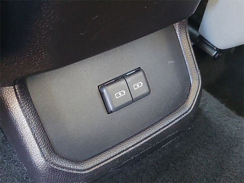 Used 2023 Toyota Highlander LE image 17