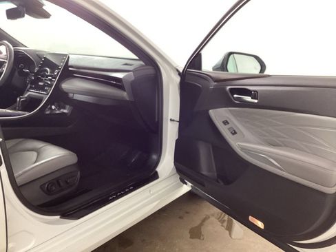 Used 2020 Toyota Avalon Limited w/ Advanced Safety Package FWD image 21