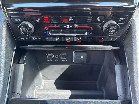 Used 2023 Jeep Grand Cherokee Limited image 24