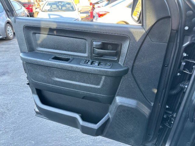 Used 2017 RAM 1500 Express RWD image 9