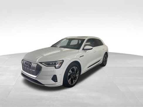 Used 2021 Audi e-tron Premium Plus w/ Premium Plus Package image 2