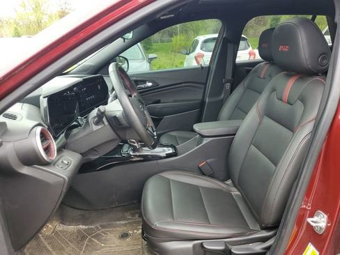 Used 2024 Chevrolet Trax RS w/ Sunroof Package FWD image 9