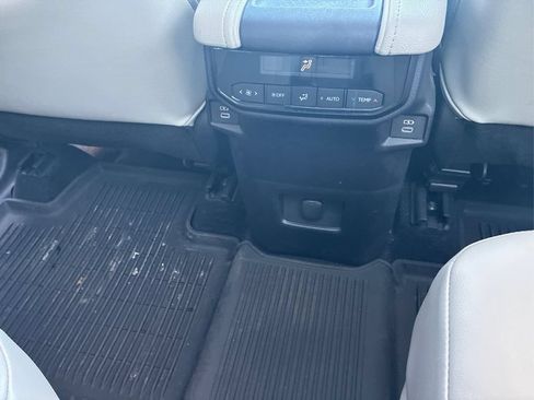 Used 2024 Toyota Grand Highlander AWD image 18