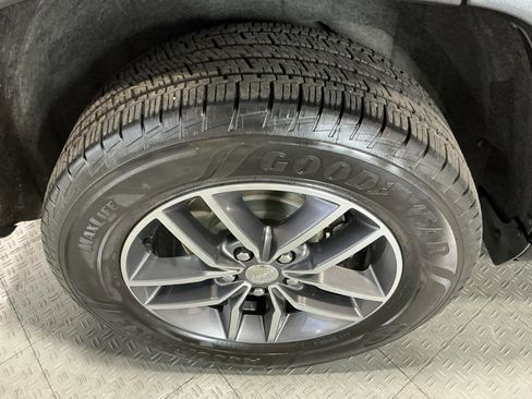 Used 2018 Jeep Grand Cherokee Limited image 37