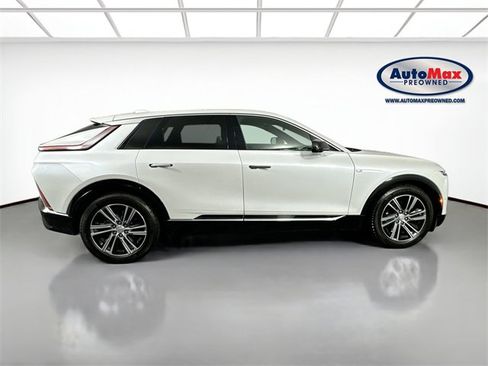 Used 2024 Cadillac Lyriq Luxury image 10