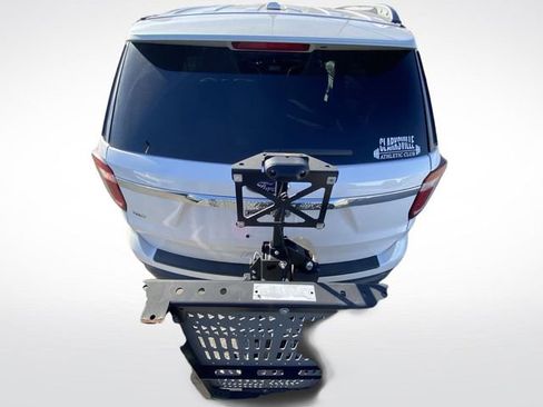 Used 2019 Ford Explorer XLT w/ Equipment Group 202A image 10