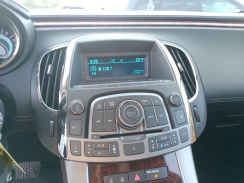 Used 2011 Buick LaCrosse CXL image 40