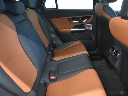 Used 2023 Mercedes-Benz GLC 300 4MATIC image 17
