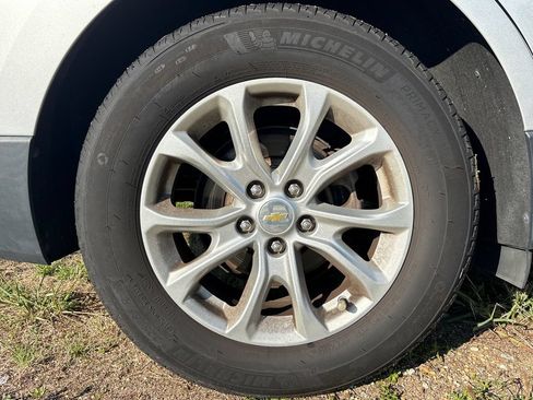 Used 2018 Chevrolet Equinox LS FWD image 11