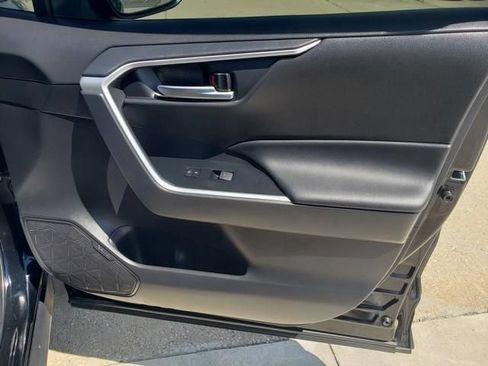 Used 2025 Toyota RAV4 XLE AWD/4WD image 21