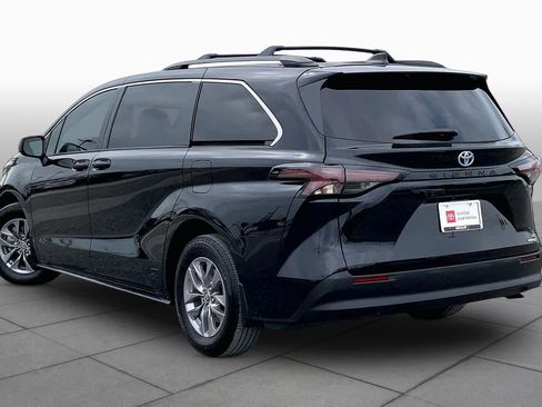 Used 2024 Toyota Sienna LE FWD image 12