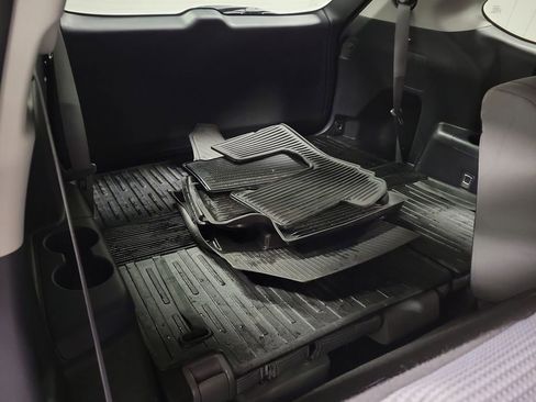 Used 2023 Toyota Highlander L FWD image 25