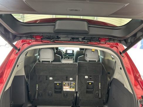 Used 2021 Toyota Sienna Limited image 17