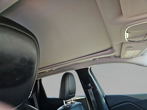 Used 2019 Jeep Cherokee Latitude Plus w/ Comfort/Convenience Group image 36