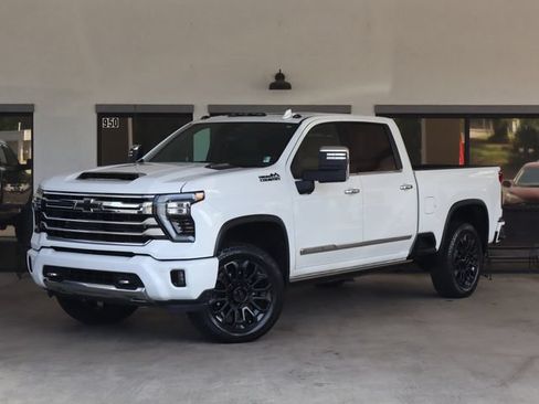 Used 2024 Chevrolet Silverado 2500 High Country w/ High Country Premium Package AWD/4WD image 1