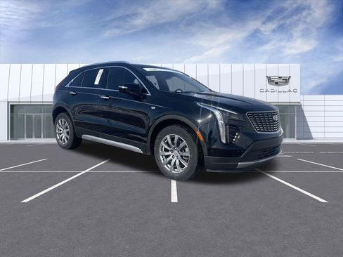Used 2022 Cadillac XT4 Premium Luxury w/ Enhanced Visibility Package image 2