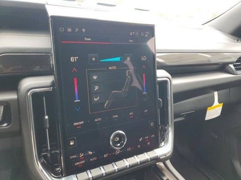 New 2026 GMC Yukon XL Elevation AWD/4WD image 25