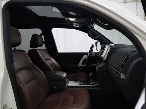 Used 2020 Toyota Land Cruiser image 36