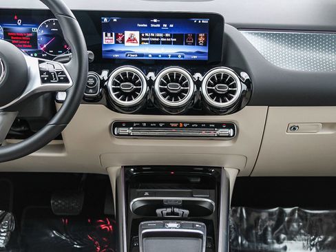 Certified 2025 Mercedes-Benz GLA 250 image 13