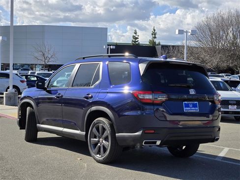 New 2025 Honda Pilot Sport image 4