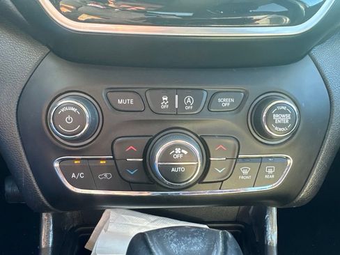 Used 2019 Jeep Cherokee Limited AWD/4WD image 15