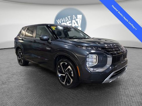 Used 2024 Mitsubishi Outlander SE image 1