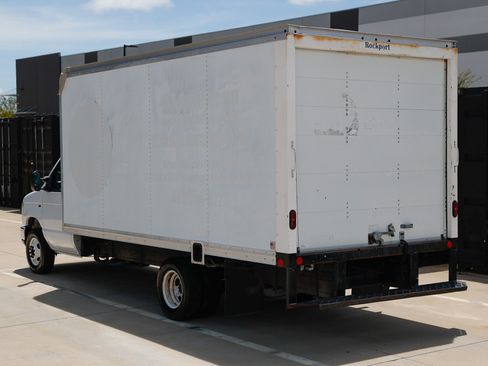 Used 2018 Ford E-350 and Econoline 350 Super Duty RWD image 8