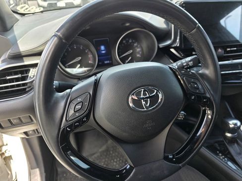 Used 2018 Toyota C-HR XLE FWD image 7