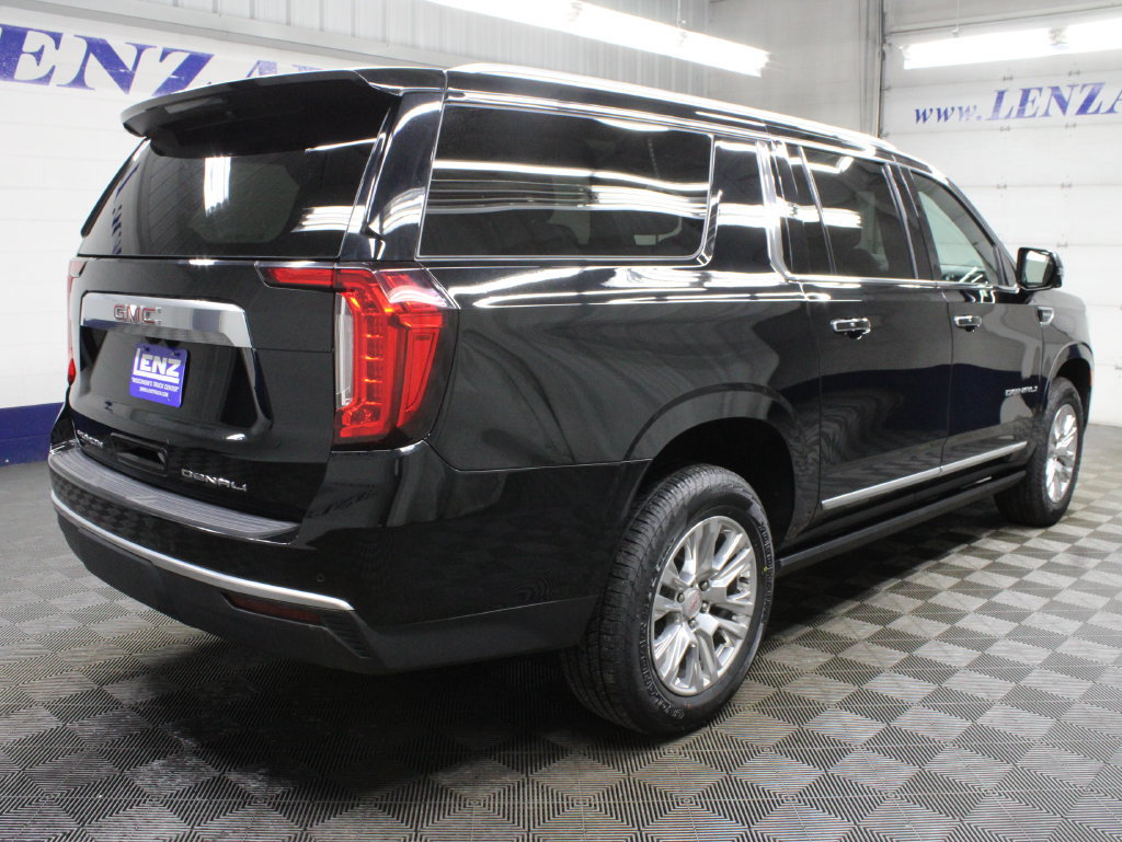 Used 2023 GMC Yukon XL Denali AWD/4WD image 6