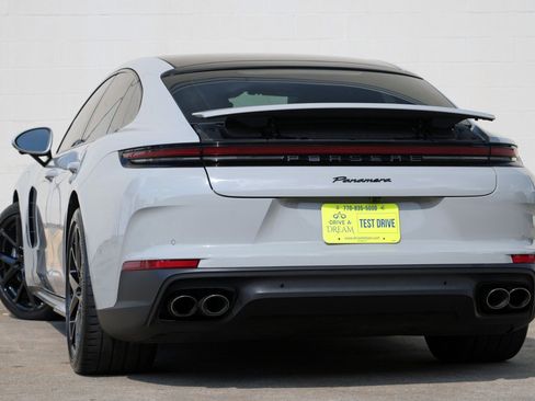 Used 2025 Porsche Panamera image 6