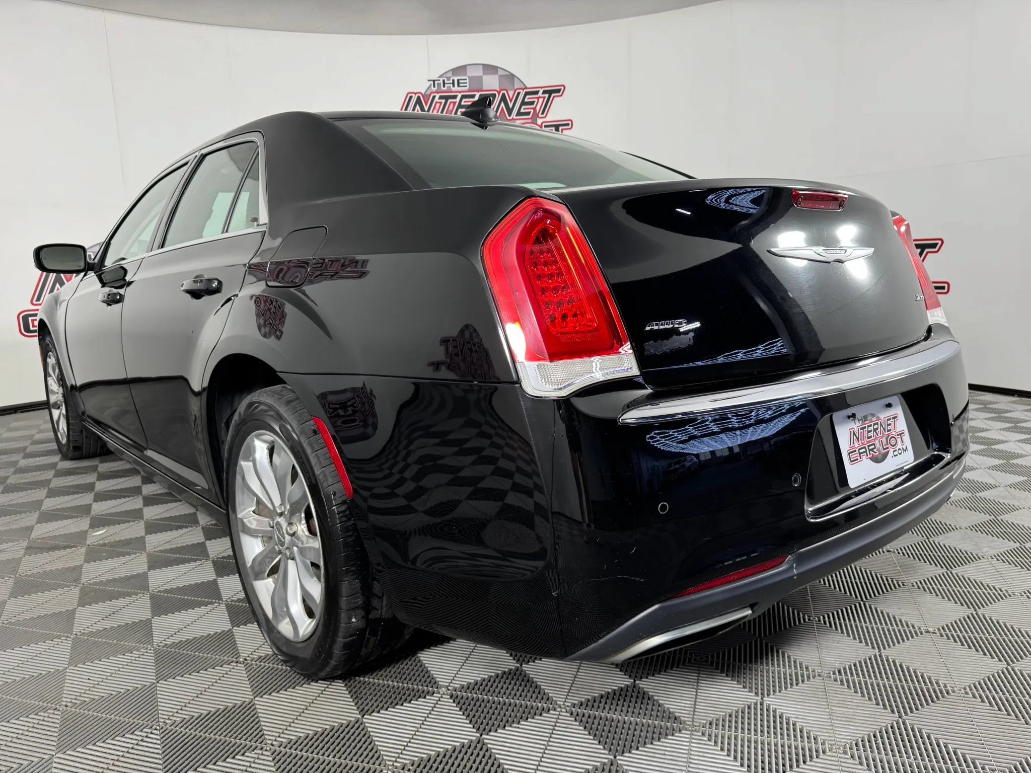 Used 2015 Chrysler 300 Limited w/ Driver Convenience Group AWD/4WD image 26