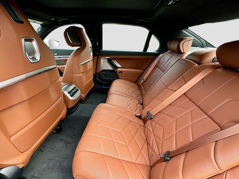 New 2025 BMW i7 xDrive60 image 22