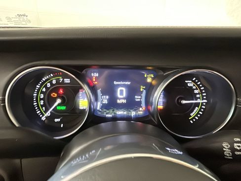 Used 2023 Jeep Wrangler Unlimited Sahara w/ Cold Weather Group AWD/4WD image 18