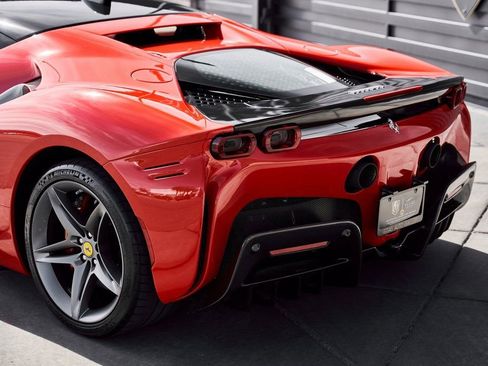 Used 2021 Ferrari SF90 Stradale AWD/4WD image 11