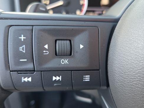 Used 2024 Nissan Rogue SV FWD image 23