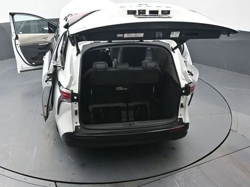 Used 2022 Toyota Sienna XLE image 53
