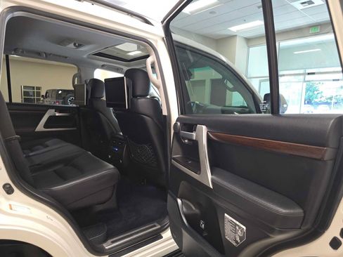 Used 2017 Toyota Land Cruiser AWD/4WD image 29