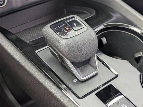 Used 2023 Nissan Rogue SV image 11