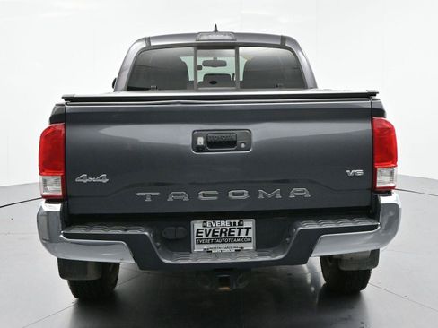 Used 2017 Toyota Tacoma SR5 w/ Tow Package AWD/4WD image 6