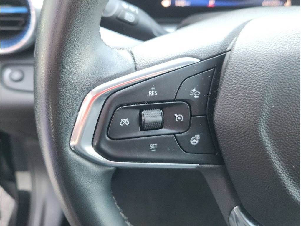 Used 2024 Chevrolet Trax LT w/ Sunroof Package FWD image 21