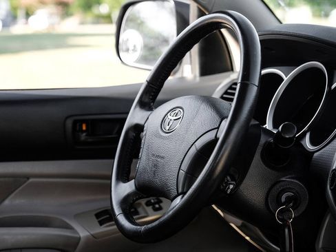 Used 2006 Toyota Tacoma PreRunner RWD image 16